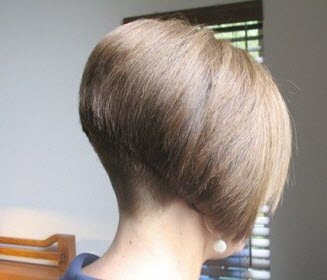 Coupe de cheveux sur la jambe: photo