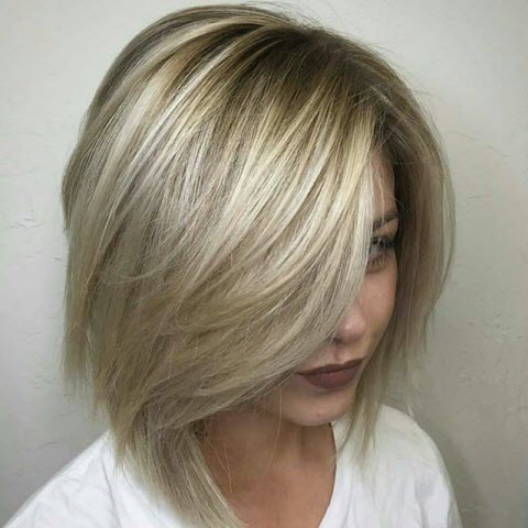 Coupes de cheveux avec frange pour cheveux courts