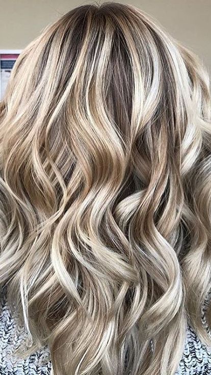 Balayage de coloration sur cheveux blonds