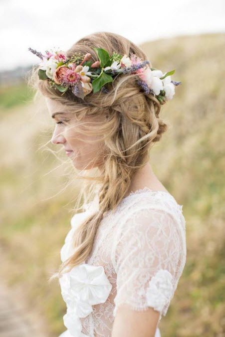 Coiffures de mariage avec des couronnes de fleurs