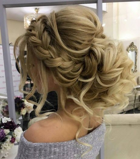 Coiffure de soirée-chignon volumineux