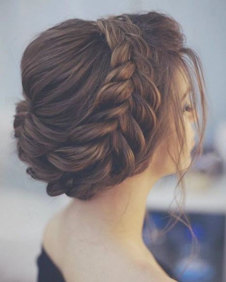 Coiffures de mariage : tressage pour cheveux longs