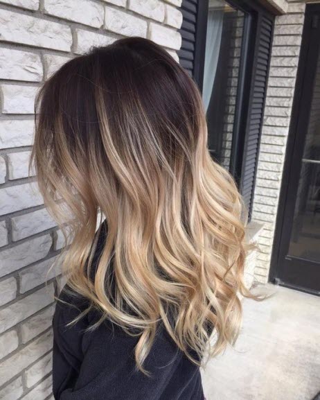 Balayage de teinture pour cheveux foncés