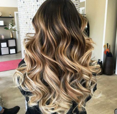 Balayage de teinture pour cheveux foncés