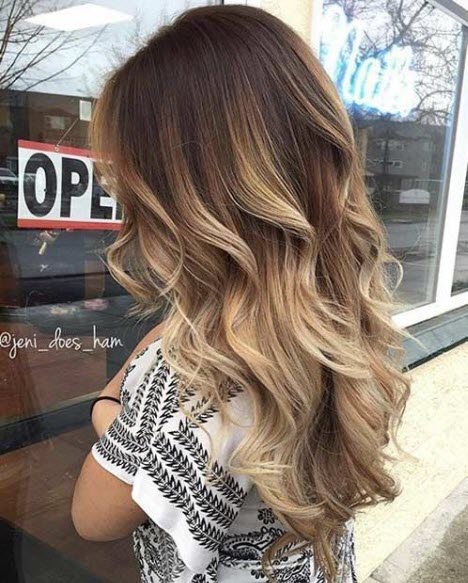 Balayage de teinture pour cheveux foncés