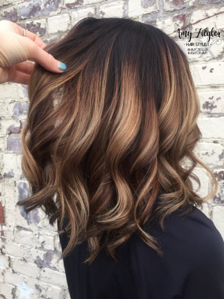 Balayage de teinture pour cheveux foncés