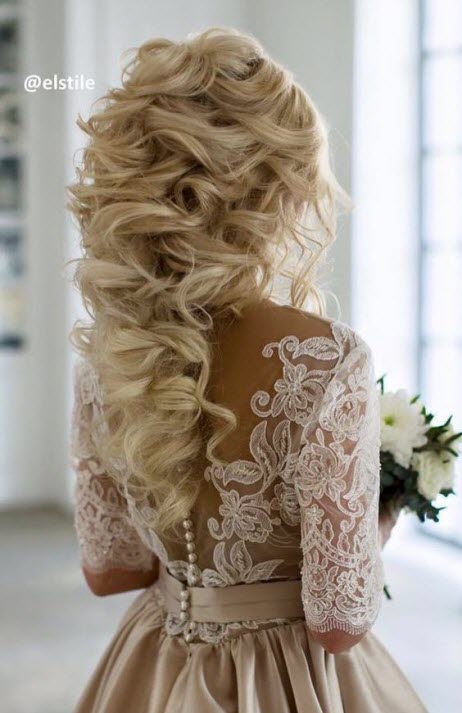 Coiffures de mariage : tressage pour cheveux longs