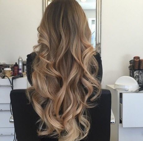 Balayage de teinture pour cheveux foncés