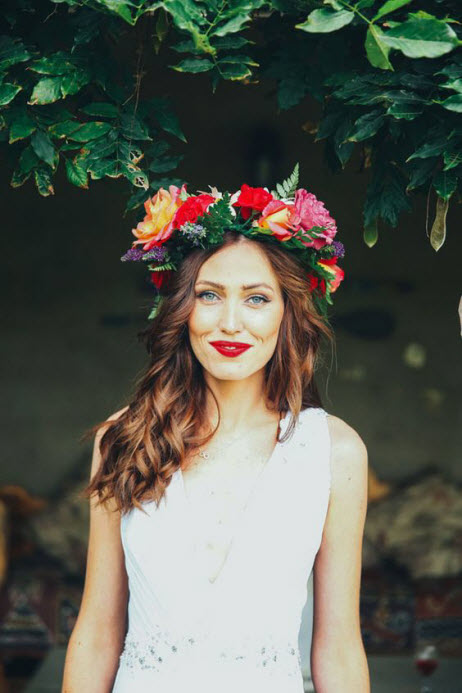 Coiffures de mariage avec des couronnes de fleurs