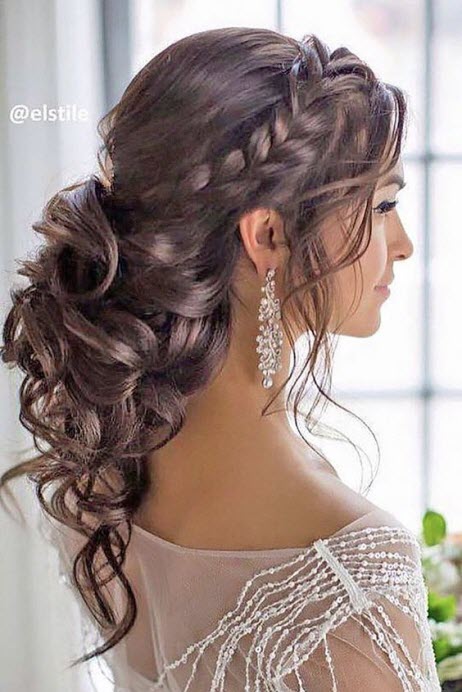 Coiffures de mariage : tressage pour cheveux longs