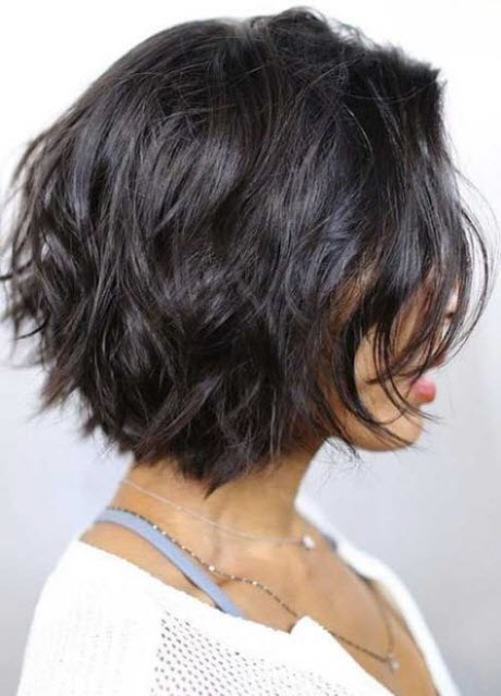 Coupes de cheveux courtes adaptées aux cheveux ondulés