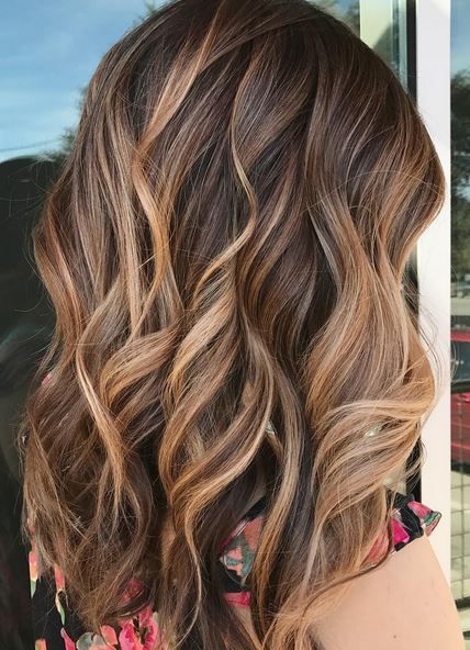 Balayage de teinture pour cheveux foncés