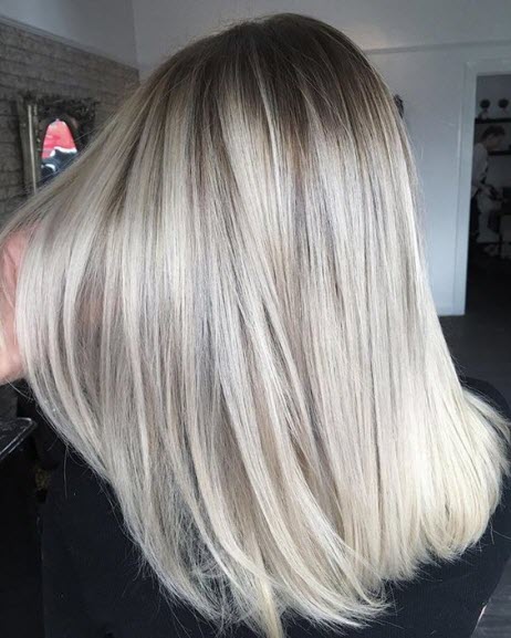 Balayage de coloration sur cheveux blonds