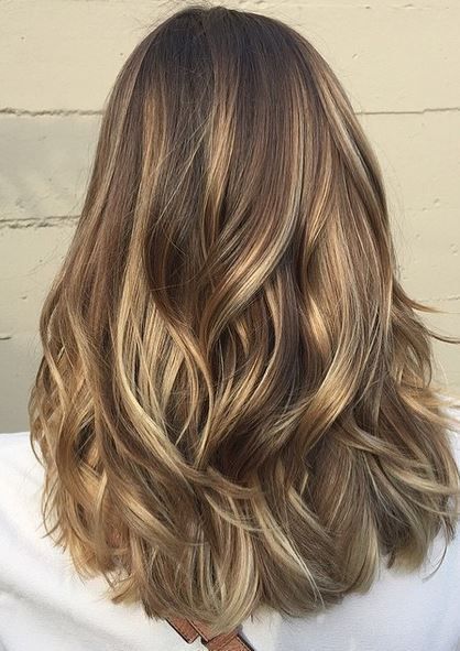 Balayage de teinture pour cheveux foncés