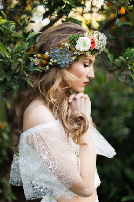 Coiffures de mariage avec des couronnes de fleurs