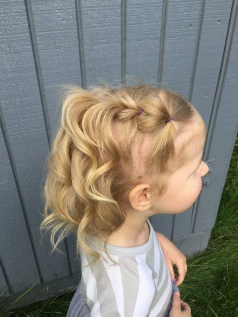 Coiffure à l'école pour cheveux courts