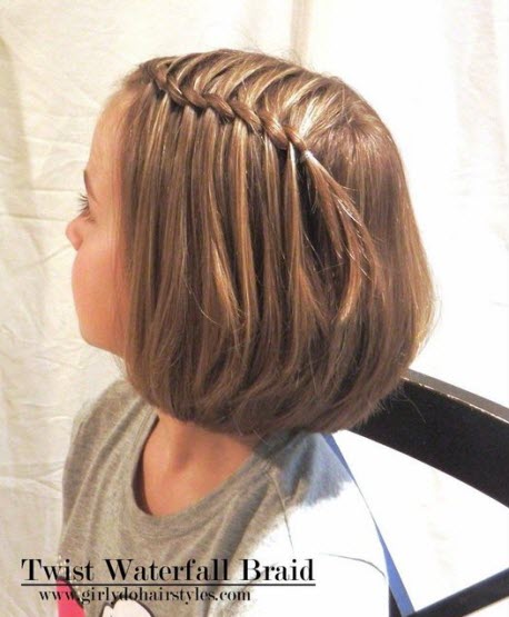 Coiffure à l'école pour cheveux courts