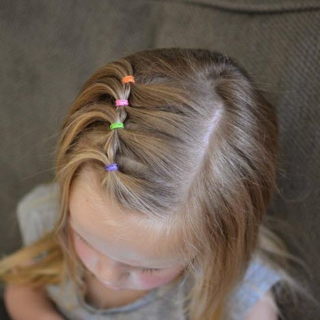 Coiffure à l'école pour cheveux courts