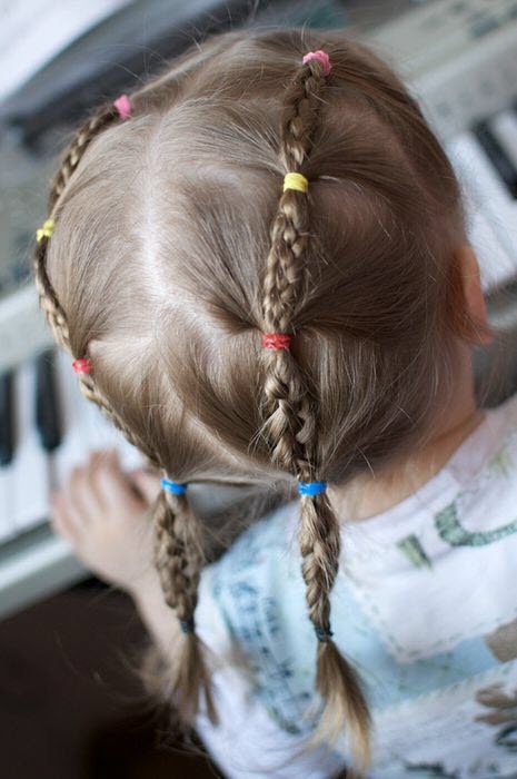 Coiffure à l'école pour cheveux courts