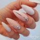 Conceptions d'ongles de mariage avec des strass