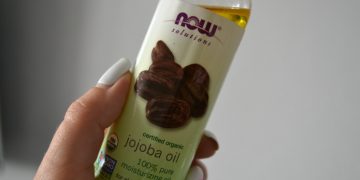 Huile de jojoba pour les cheveux