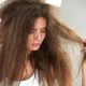 Cheveux poreux : causes et soins à domicile